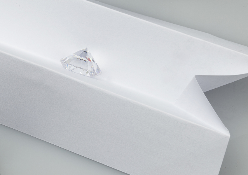 Colour grading a colourless diamond