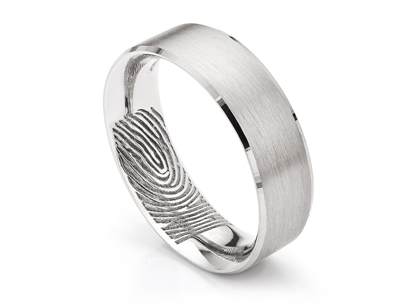 Memorial fingerprint ring in the Tennyson design