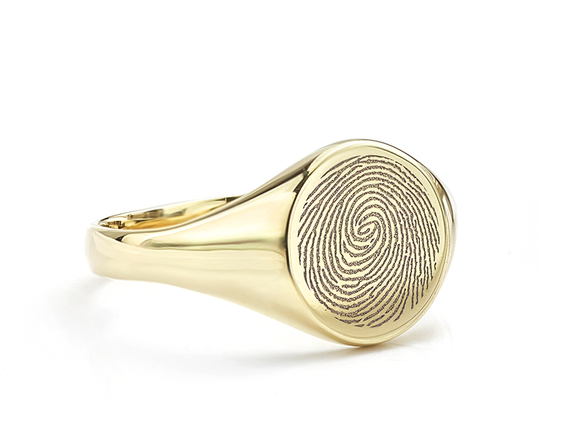 Fingerprint jewellery example showing a Signet Ring engraved with a fingerprint