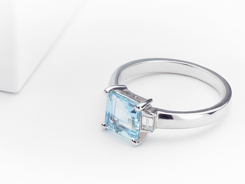 Baguette cut diamond engagement ring with central Aquamarine 