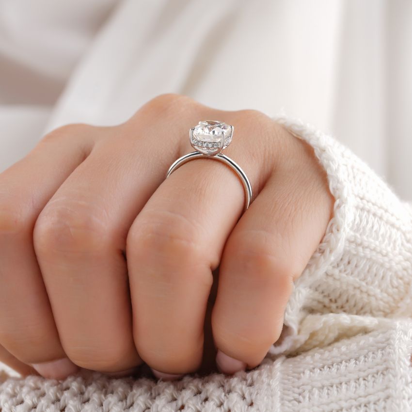 Skinny Fingers and Big Knuckles - Is Your Wedding Ring Too Big?