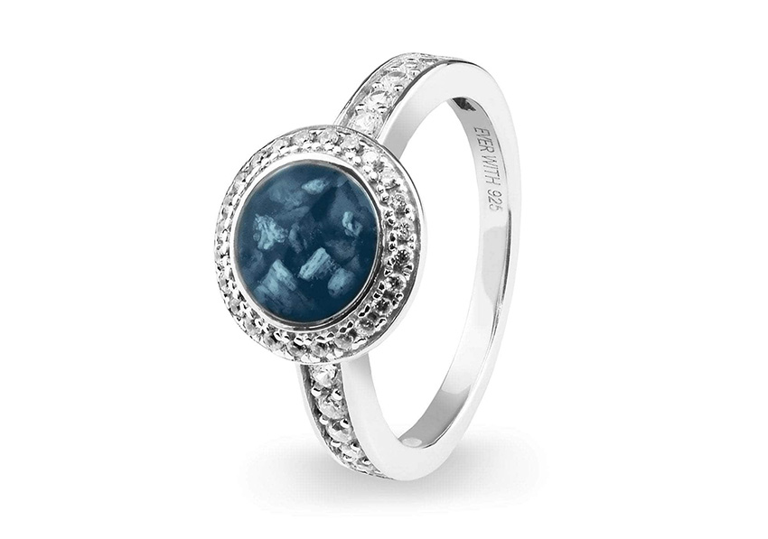 Example of a resin and ashes memorial ring available through the Everwith range.