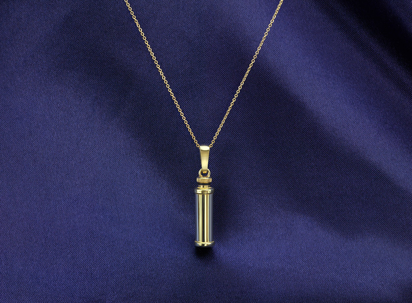 Gold keepsake necklace