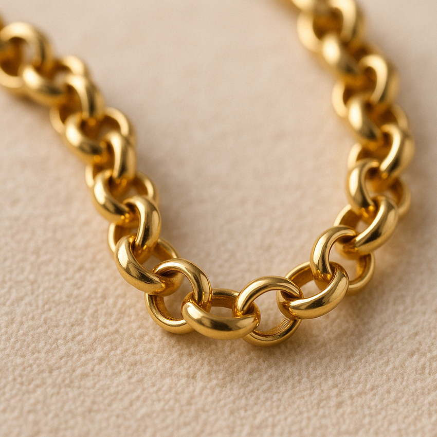 Close up of the links on a gold belcher