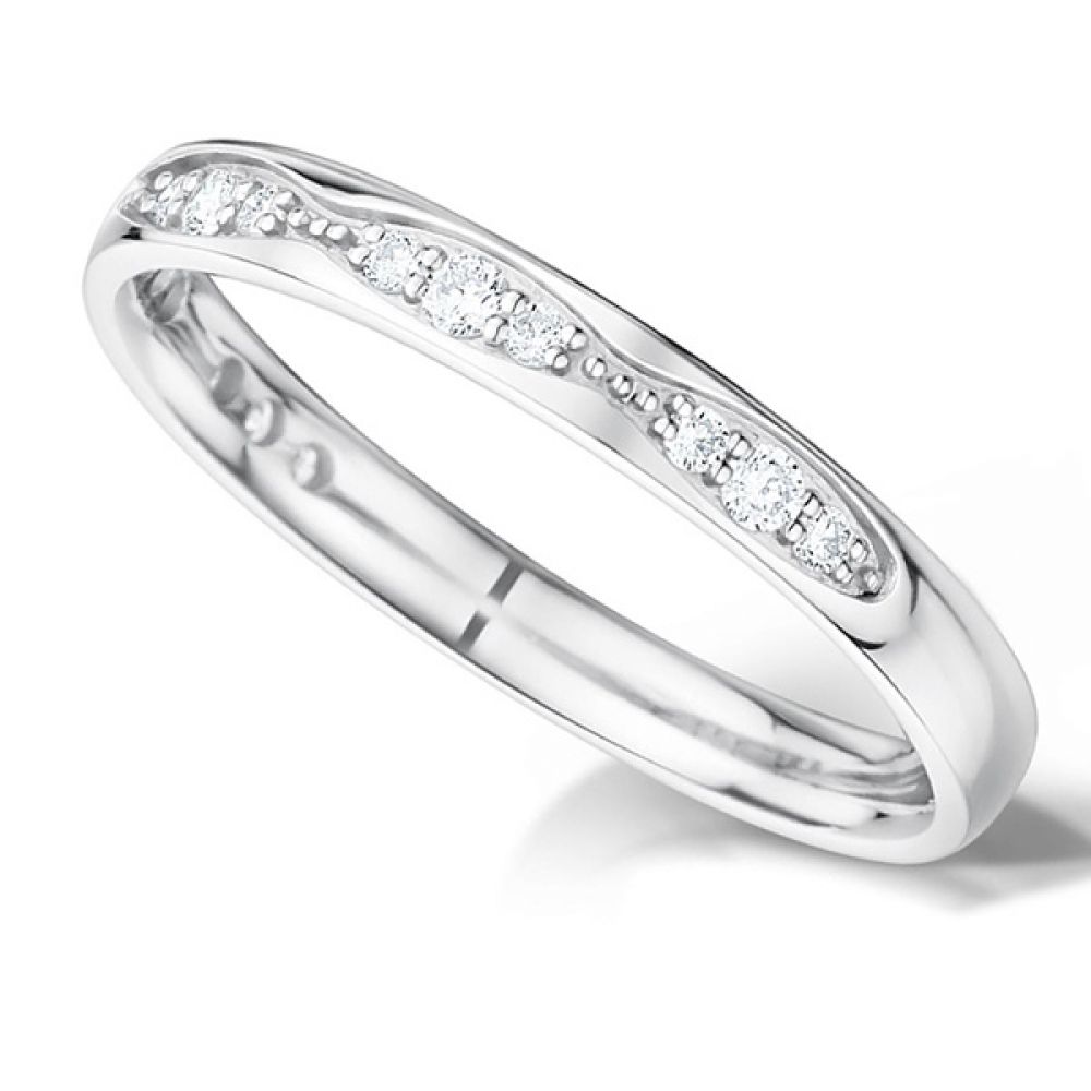 Graduated Diamond Wedding Ring with Grain Set Diamonds