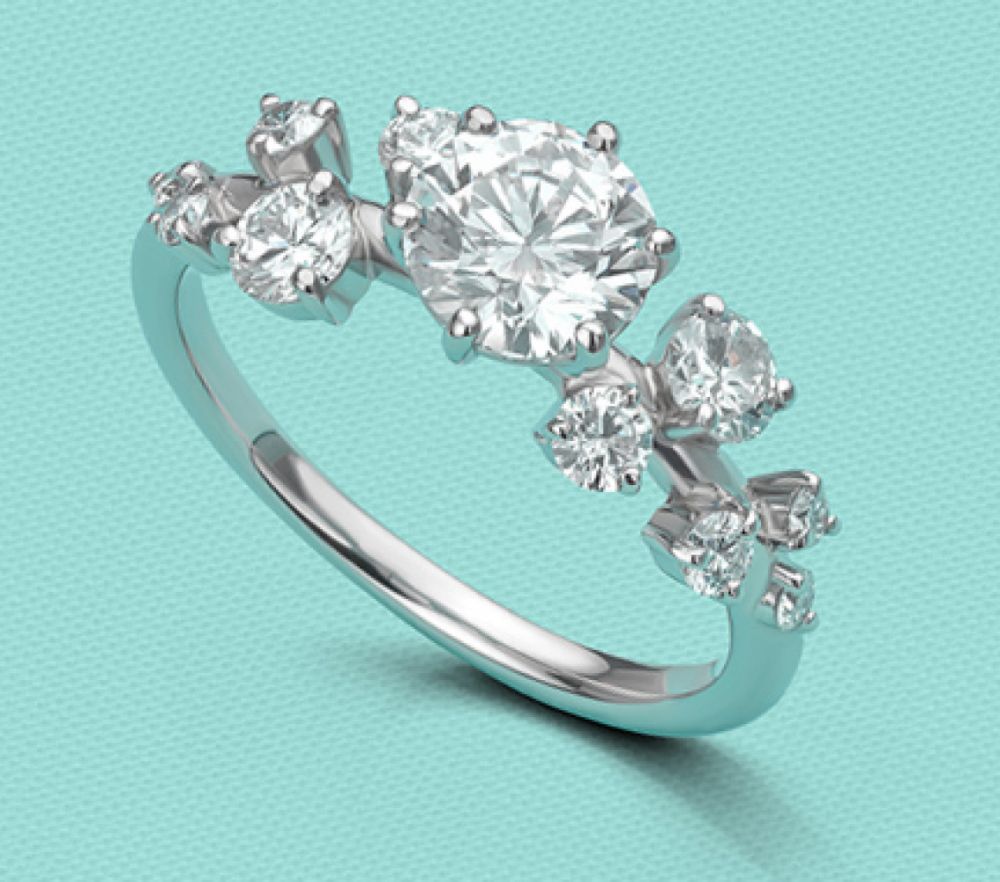 Scattered diamonds across the shoulders of a Platinum ring style Scattered diamonds across the shoulders of a Platinum ring style