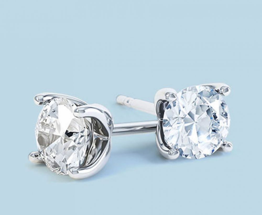 Round diamond stud earrings Paris design