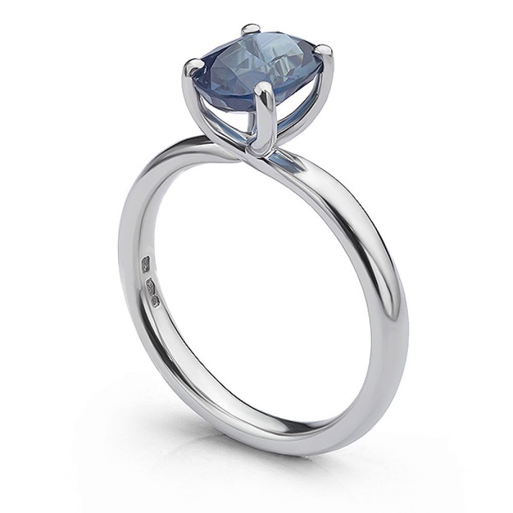 Side view of the 2ct Oval blue sapphire platinum engagement ring Side view of the 2ct Oval blue sapphire platinum engagement ring