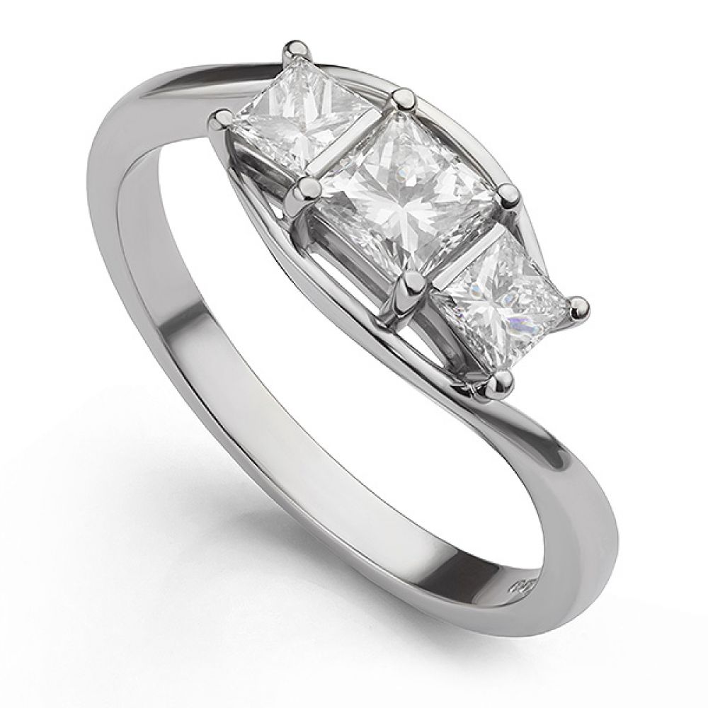 Princess trilogy ring with crossover shoulders Princess trilogy ring with crossover shoulders