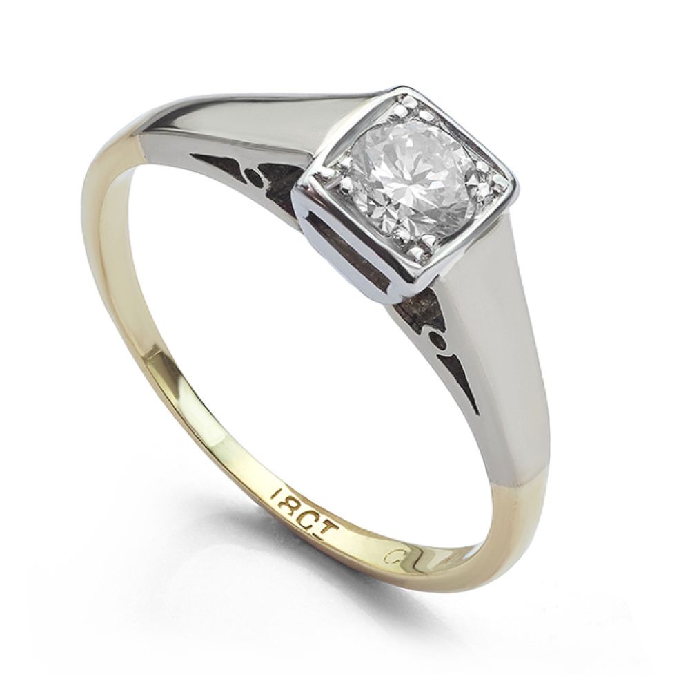 Vintage 18ct Gold & Platinum Trefoil Diamond Solitaire Ring on White Background