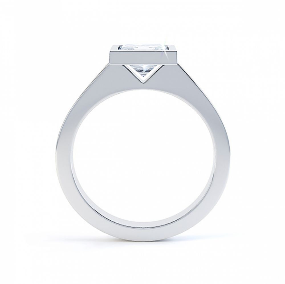 Moderne Princess cut solitaire diamond engagement ring side view white gold