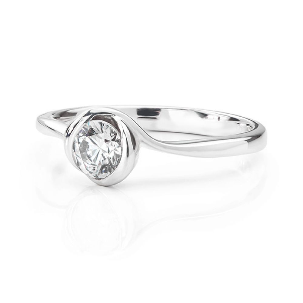 Rosebud engagement ring white gold lying down Rosebud engagement ring white gold lying down