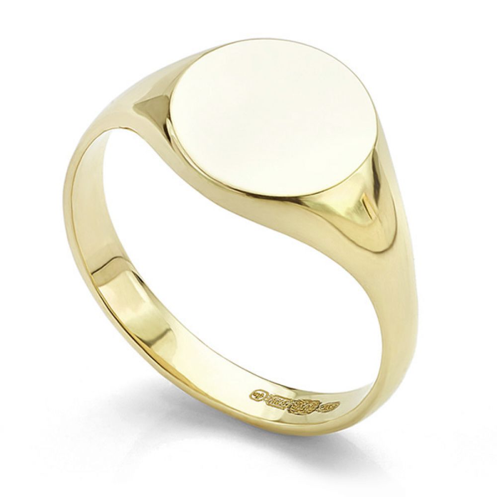 Small round engravable signet ring in yellow gold