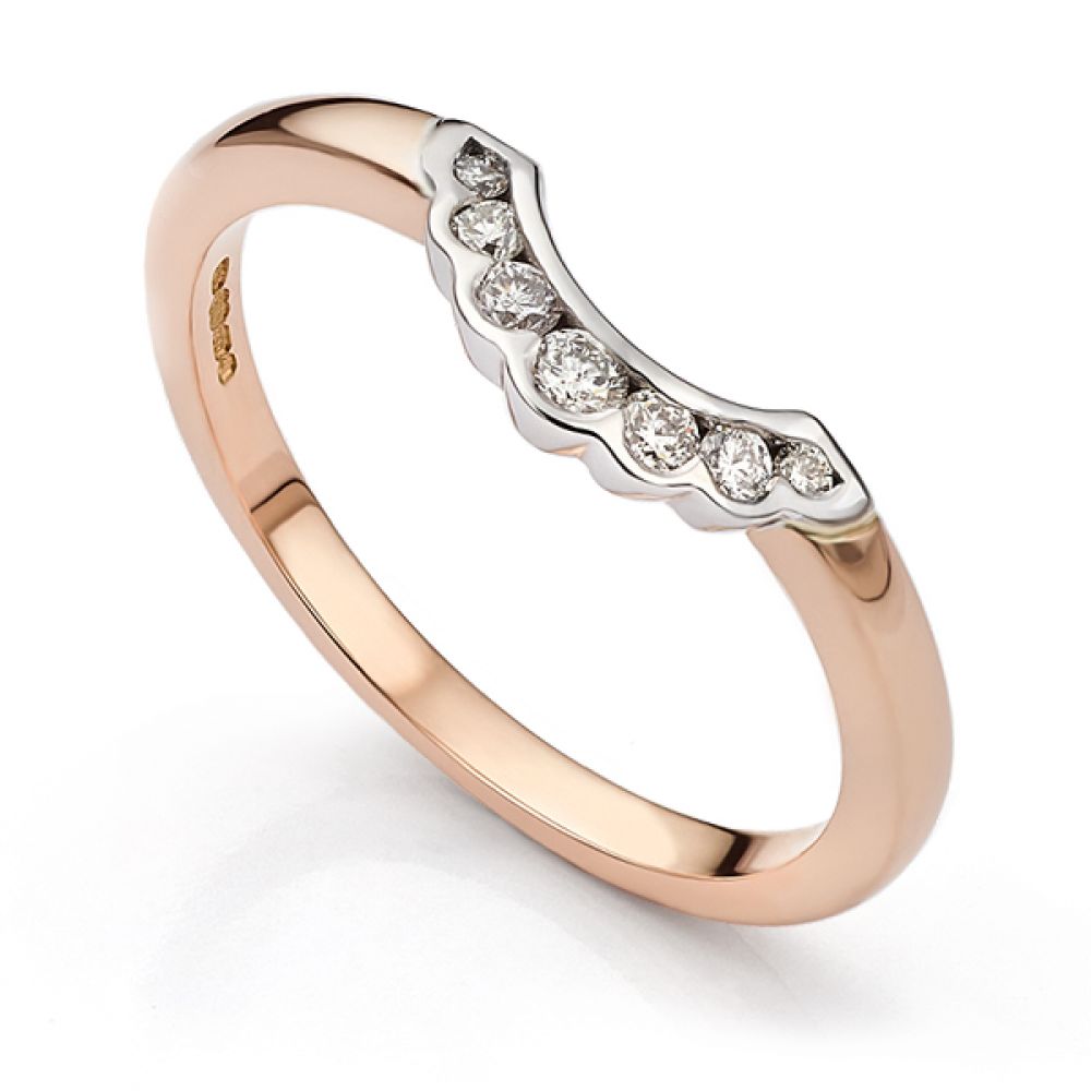 Scallop shaped wedding ring in rose gold